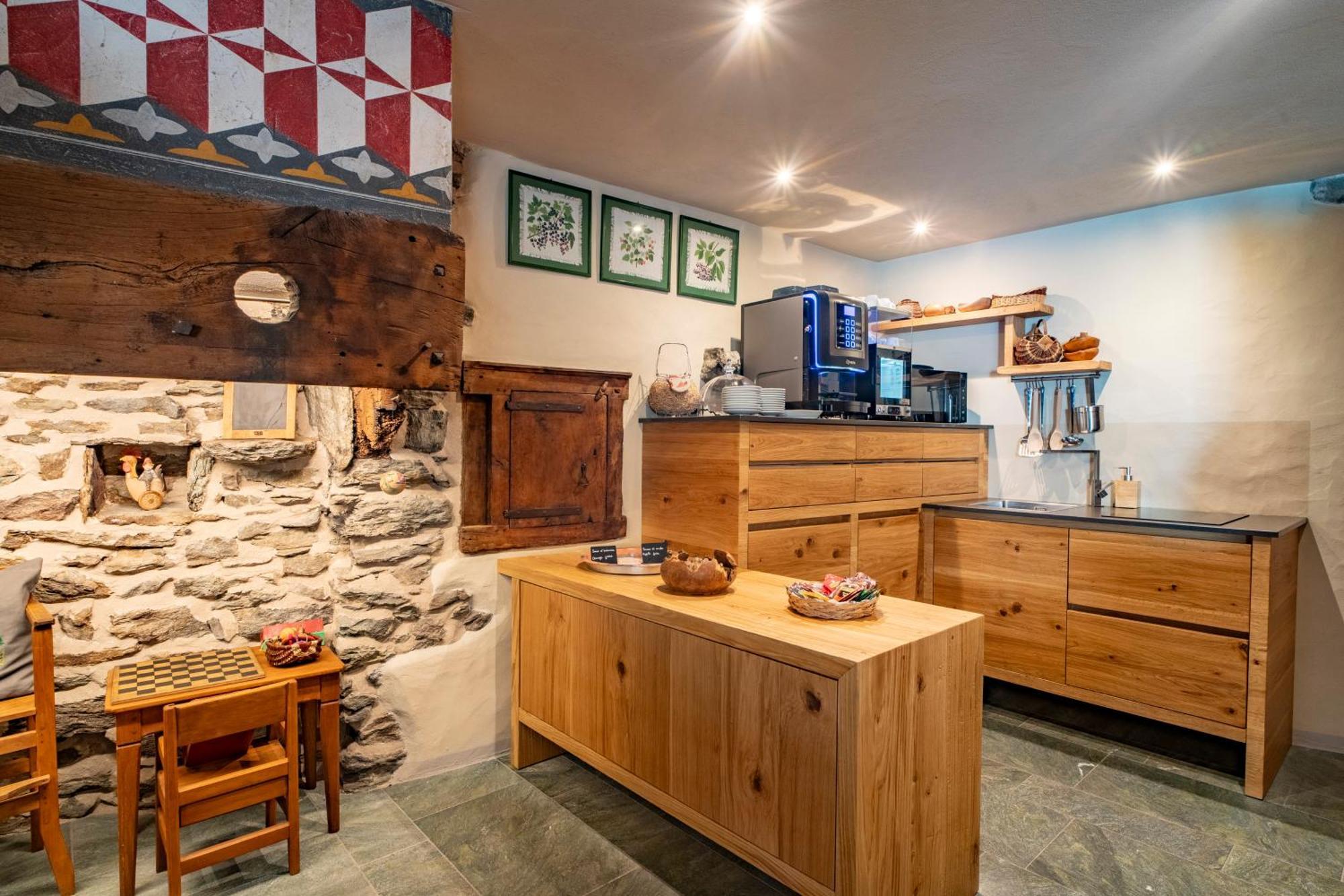 Au Coeur Du Village Chambres D'Hotes & Spa Arnad Eksteriør bilde