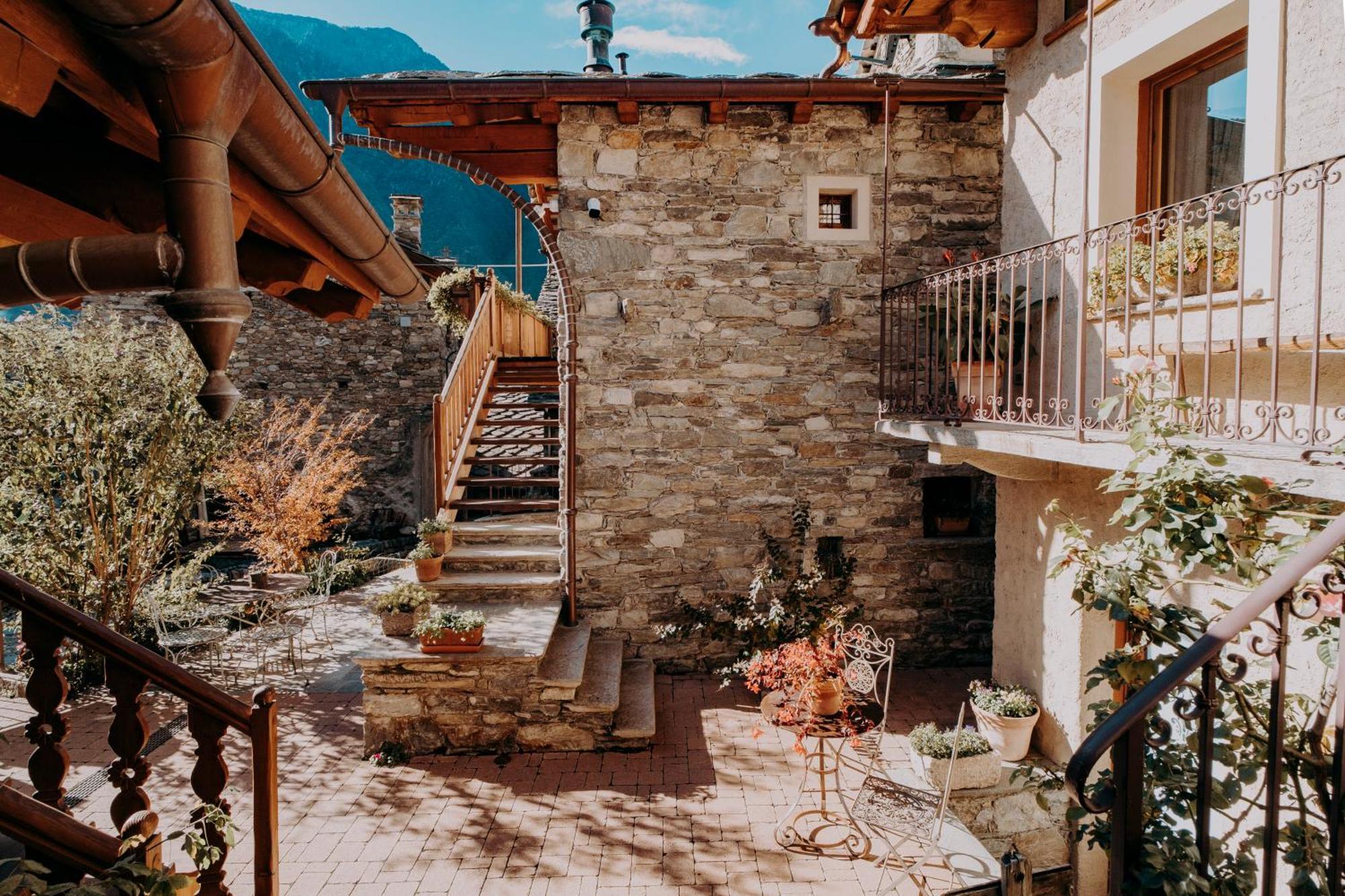 Au Coeur Du Village Chambres D'Hotes & Spa Arnad Eksteriør bilde