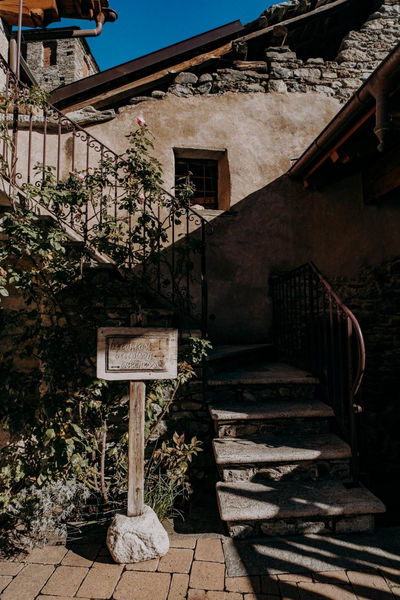 Au Coeur Du Village Chambres D'Hotes & Spa Arnad Eksteriør bilde