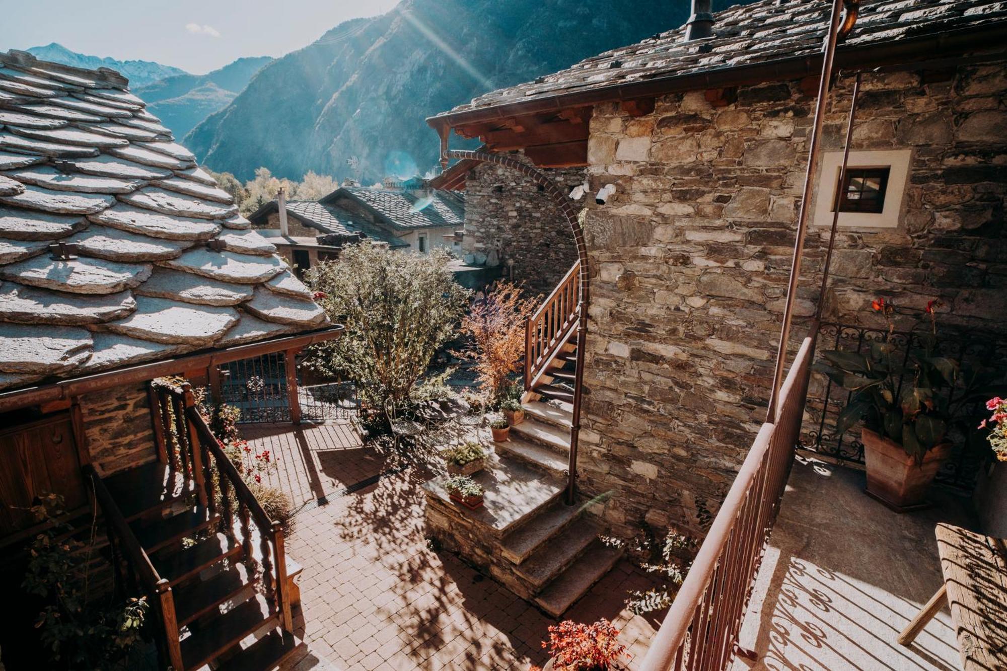 Au Coeur Du Village Chambres D'Hotes & Spa Arnad Eksteriør bilde